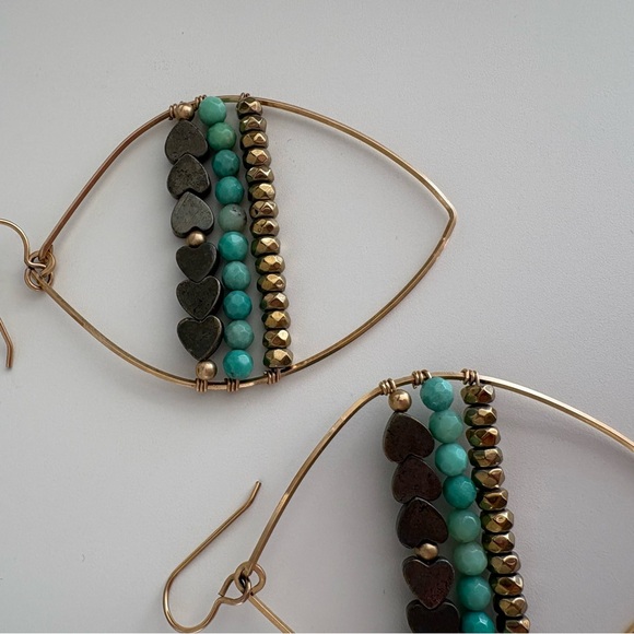 Gold and heart bead earrings - Picture 3 of 6